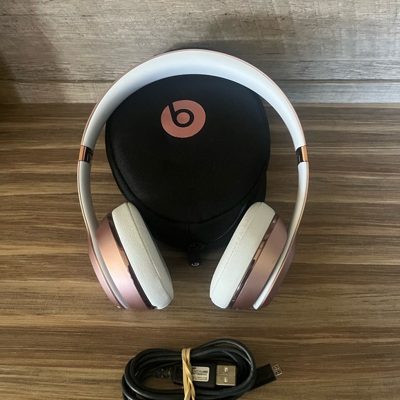 Beats Solo3 Wireless Headphones - Picture 1 of 10